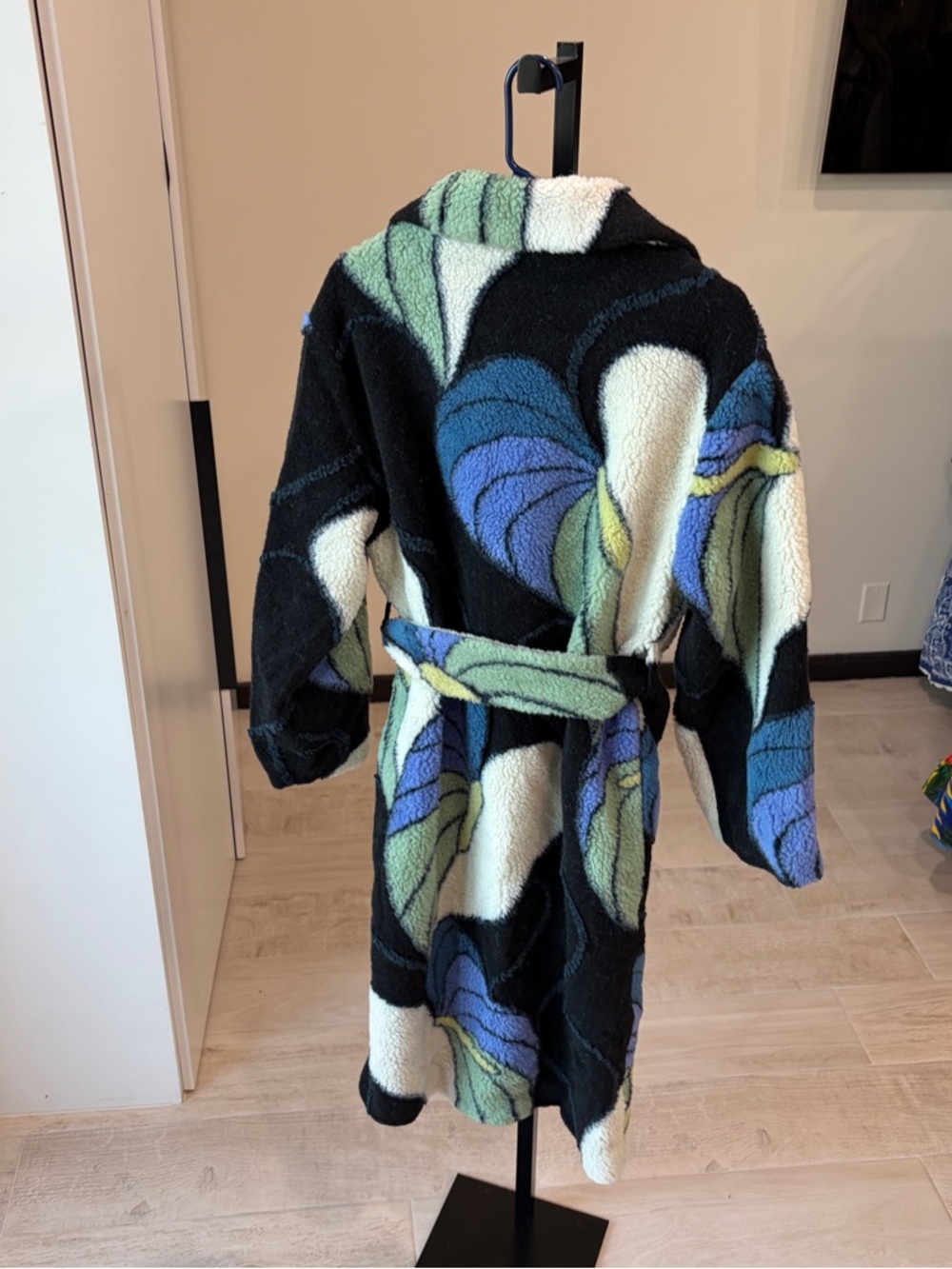Farm Rio: Lovely Anthurium Fleece Coat - Picture 6 of 12